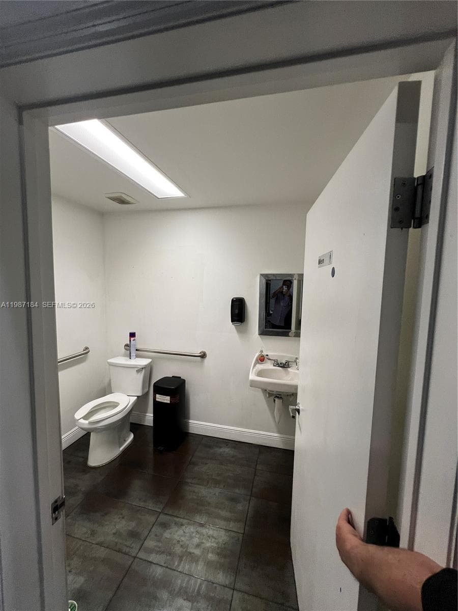 8221 NW 30th Ter, Doral FL 33198 — 13