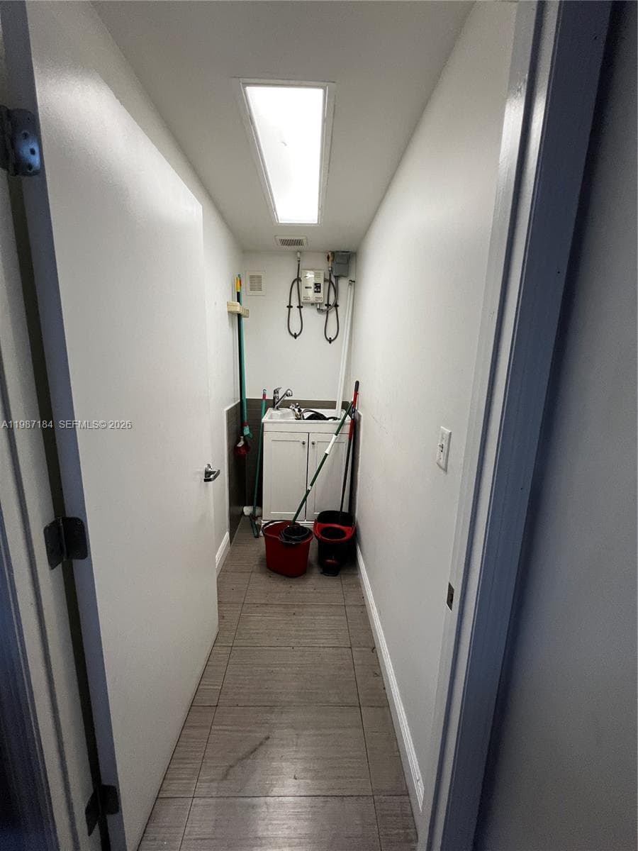 8221 NW 30th Ter, Doral FL 33198 — 12