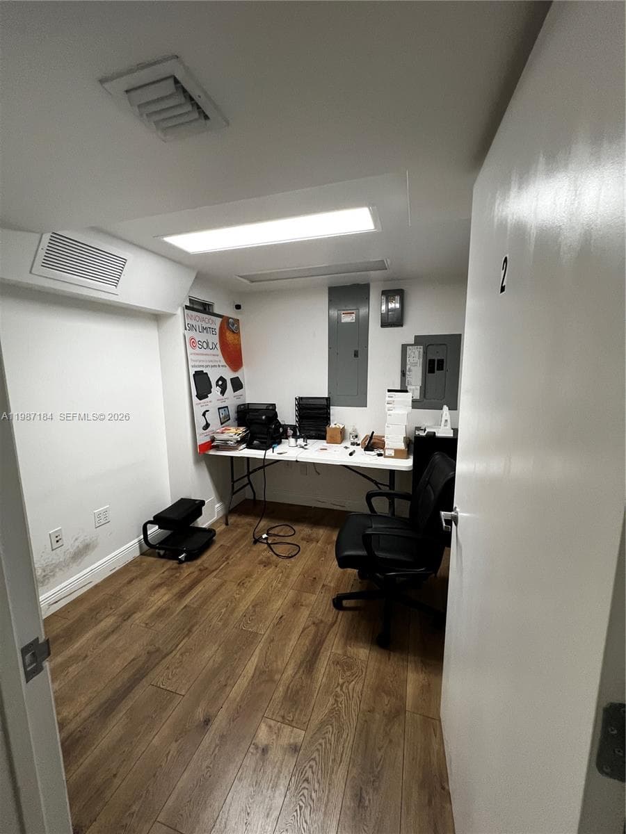 8221 NW 30th Ter, Doral FL 33198 — 5