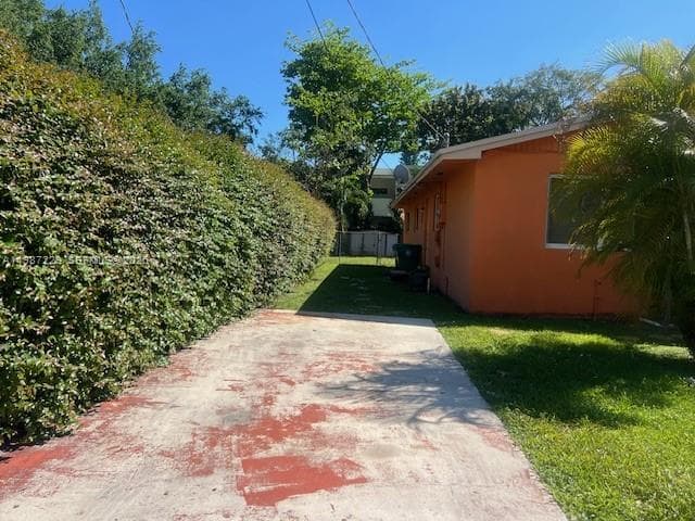 3366 Thomas Ave, Miami FL 33133 — 9