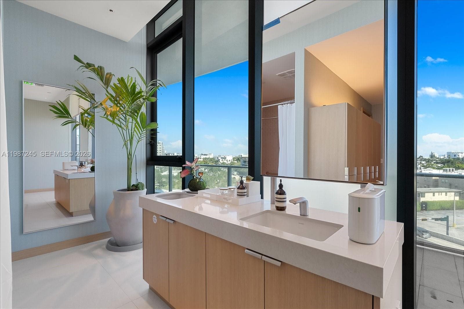 500 Alton Rd # 2402, Miami Beach FL 33139 — 66