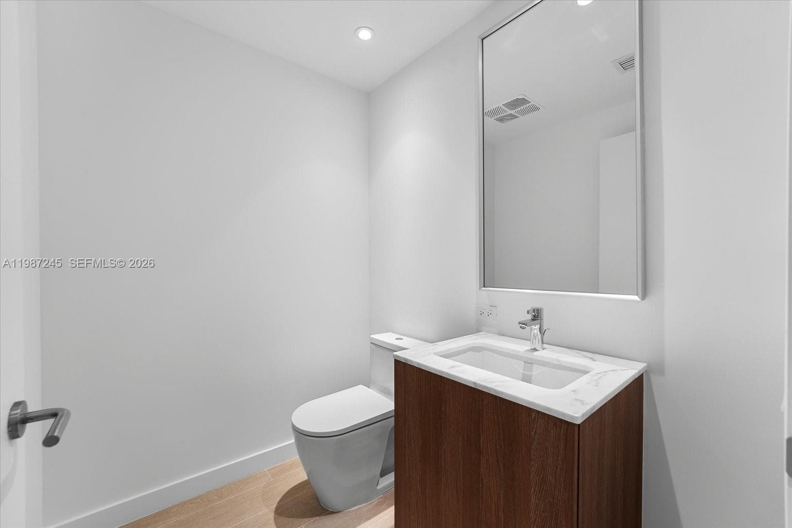 500 Alton Rd # 2402, Miami Beach FL 33139 — 33