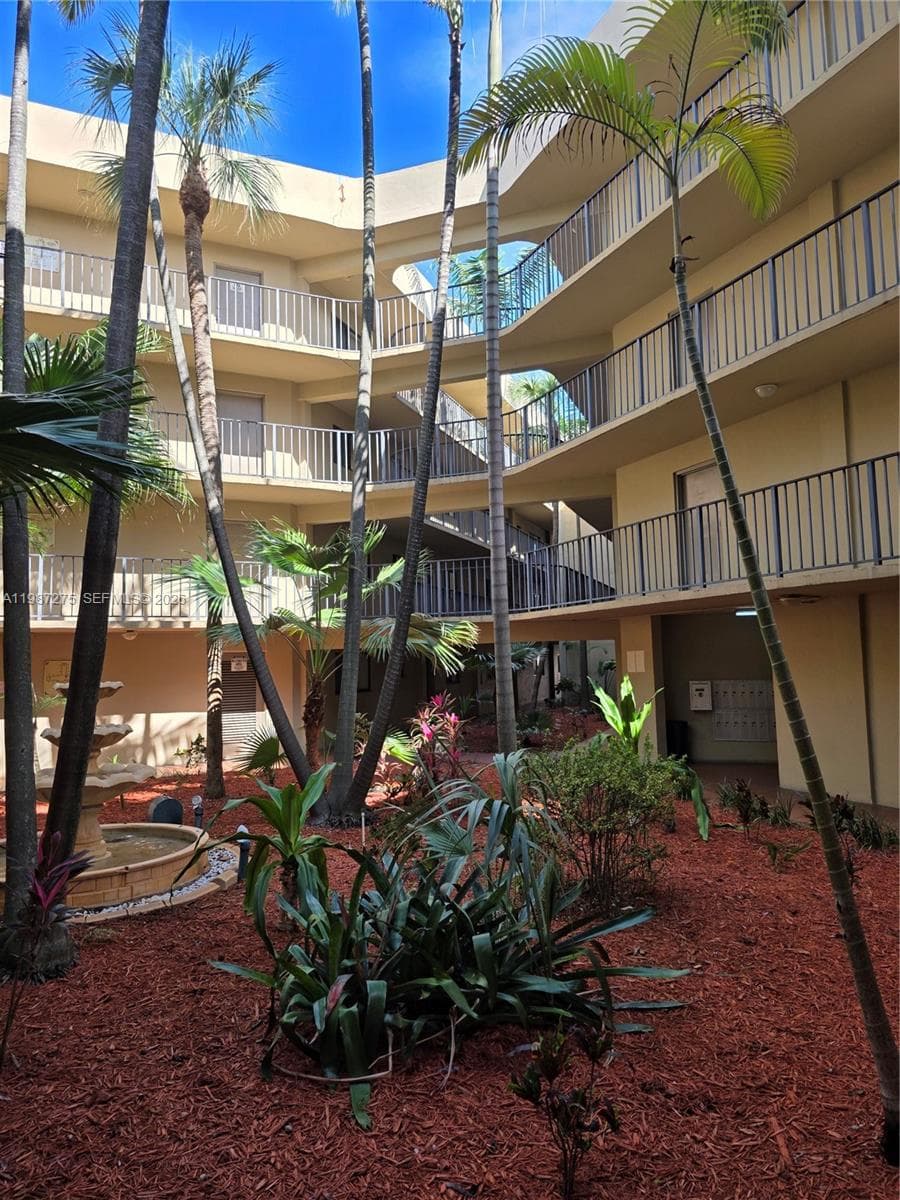 8615 NW 8th St # 319, Miami FL 33126 — 22