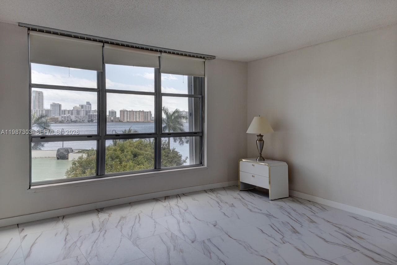 3600 Mystic Pointe Dr # 613, Aventura FL 33180 — 10