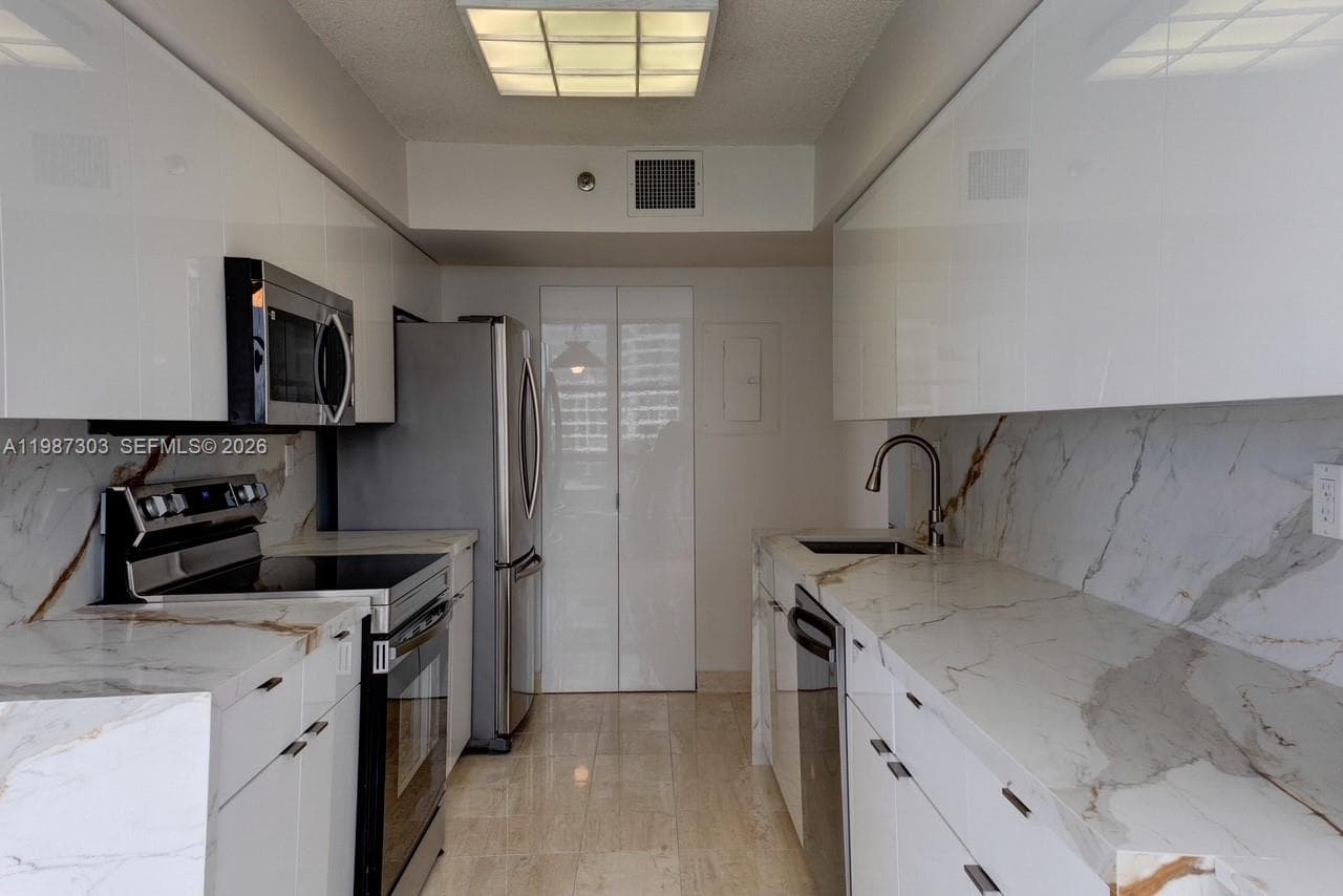 3600 Mystic Pointe Dr # 613, Aventura FL 33180 — 8