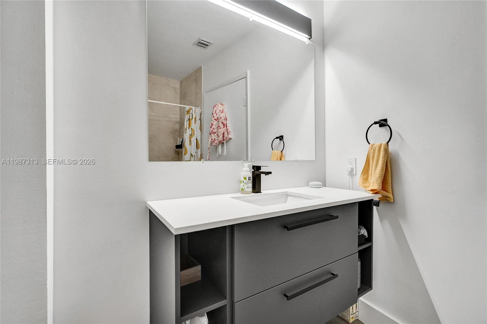 1900 N Bayshore Dr # 816, Miami FL 33132 — 33