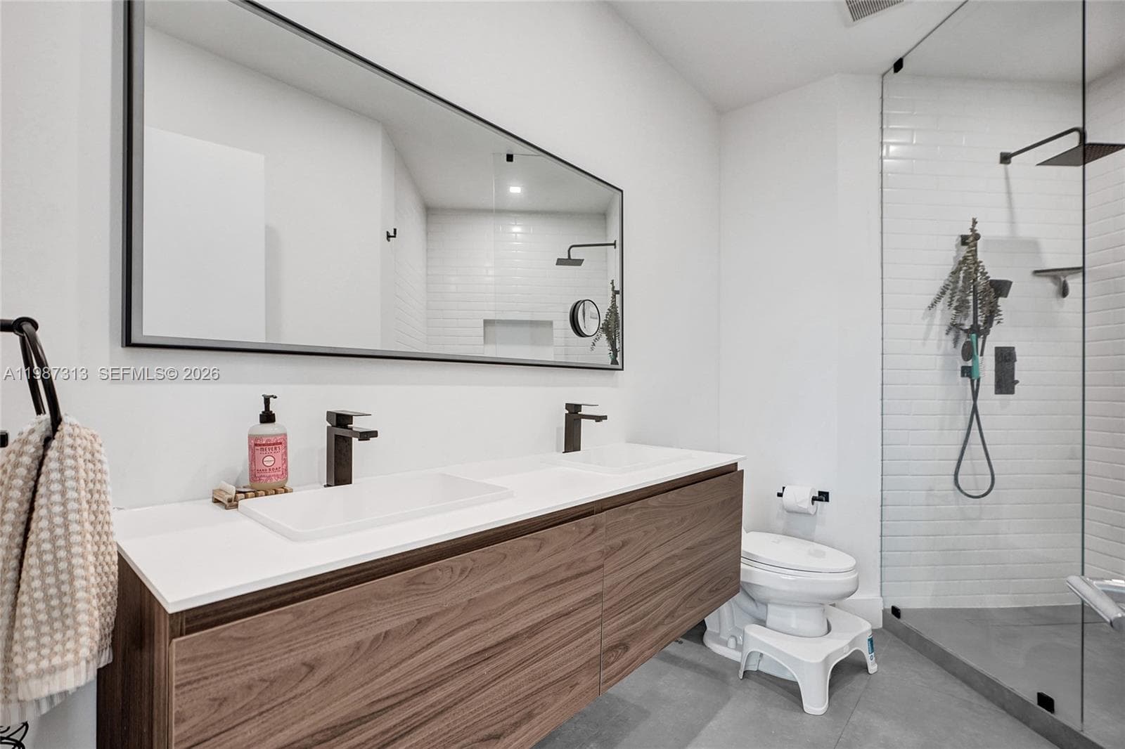 1900 N Bayshore Dr # 816, Miami FL 33132 — 45