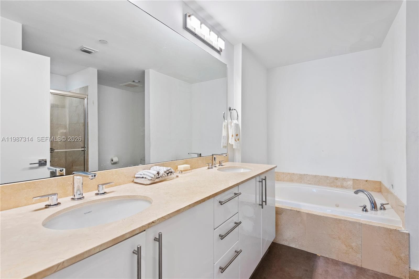 3330 NE 190th St # 1715, Aventura FL 33180 — 28