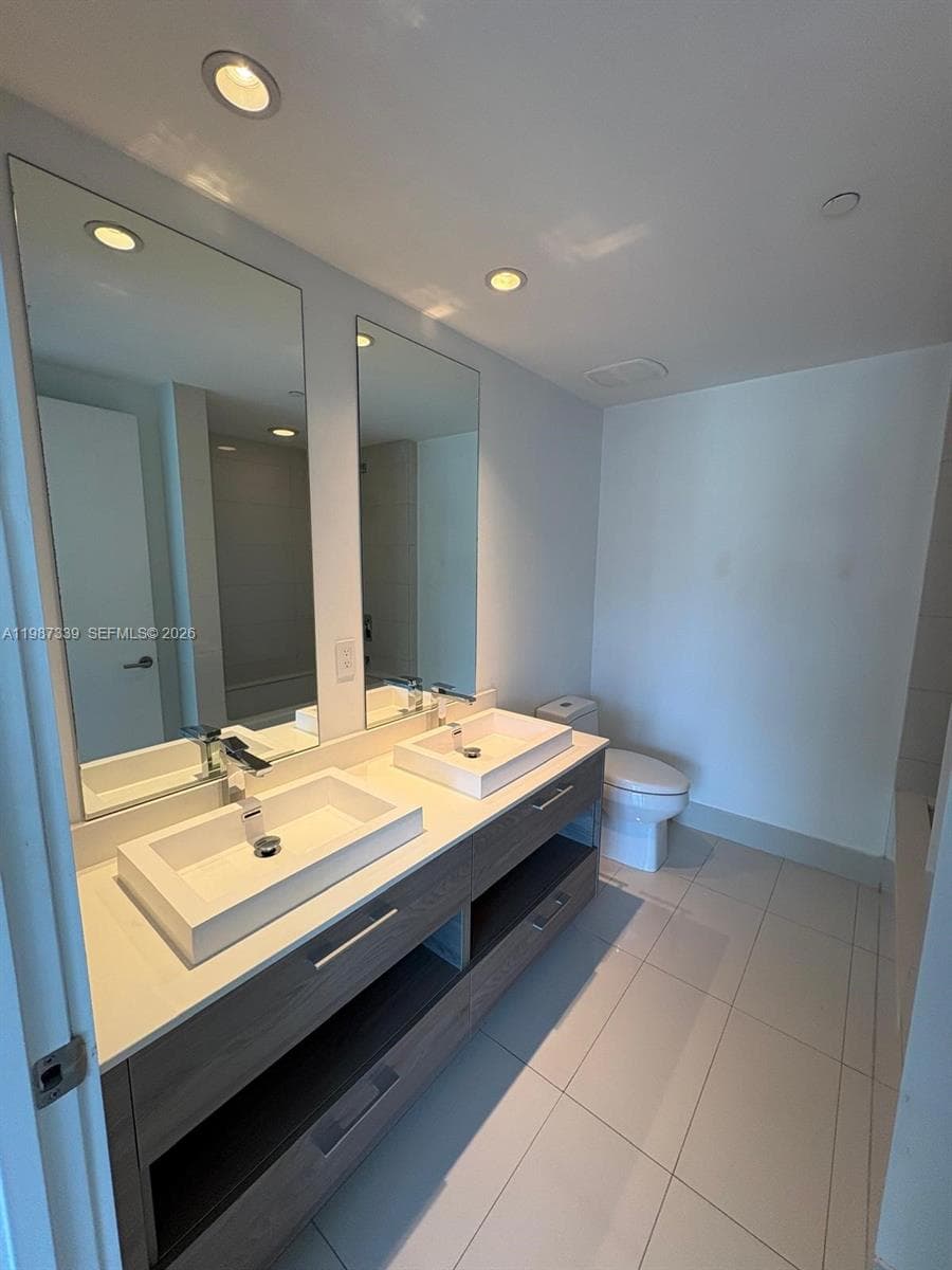 1300 S Miami Ave # 2911, Miami FL 33130 — 24
