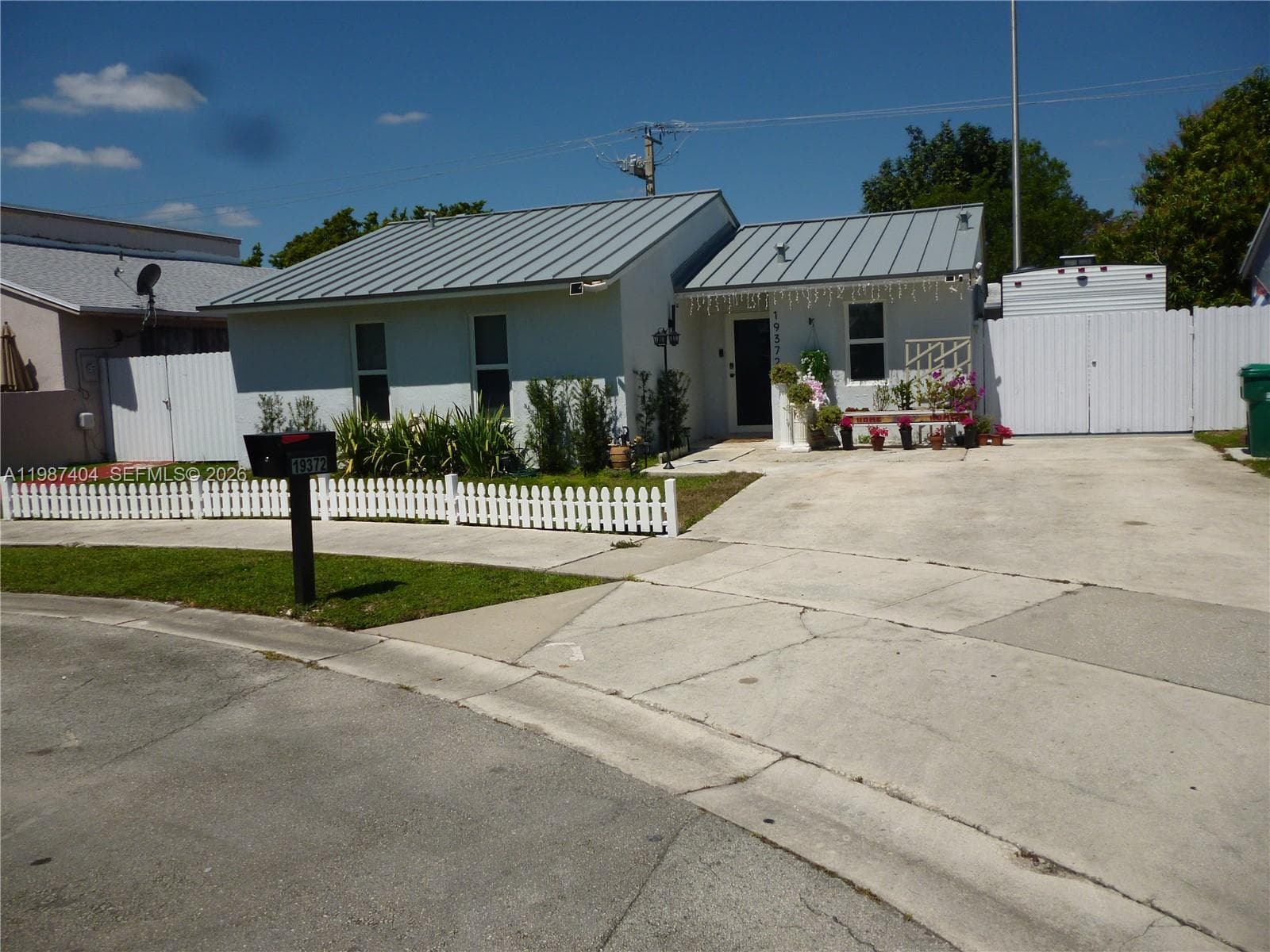 19372 SW 119th Ct, Miami FL 33177 — 1