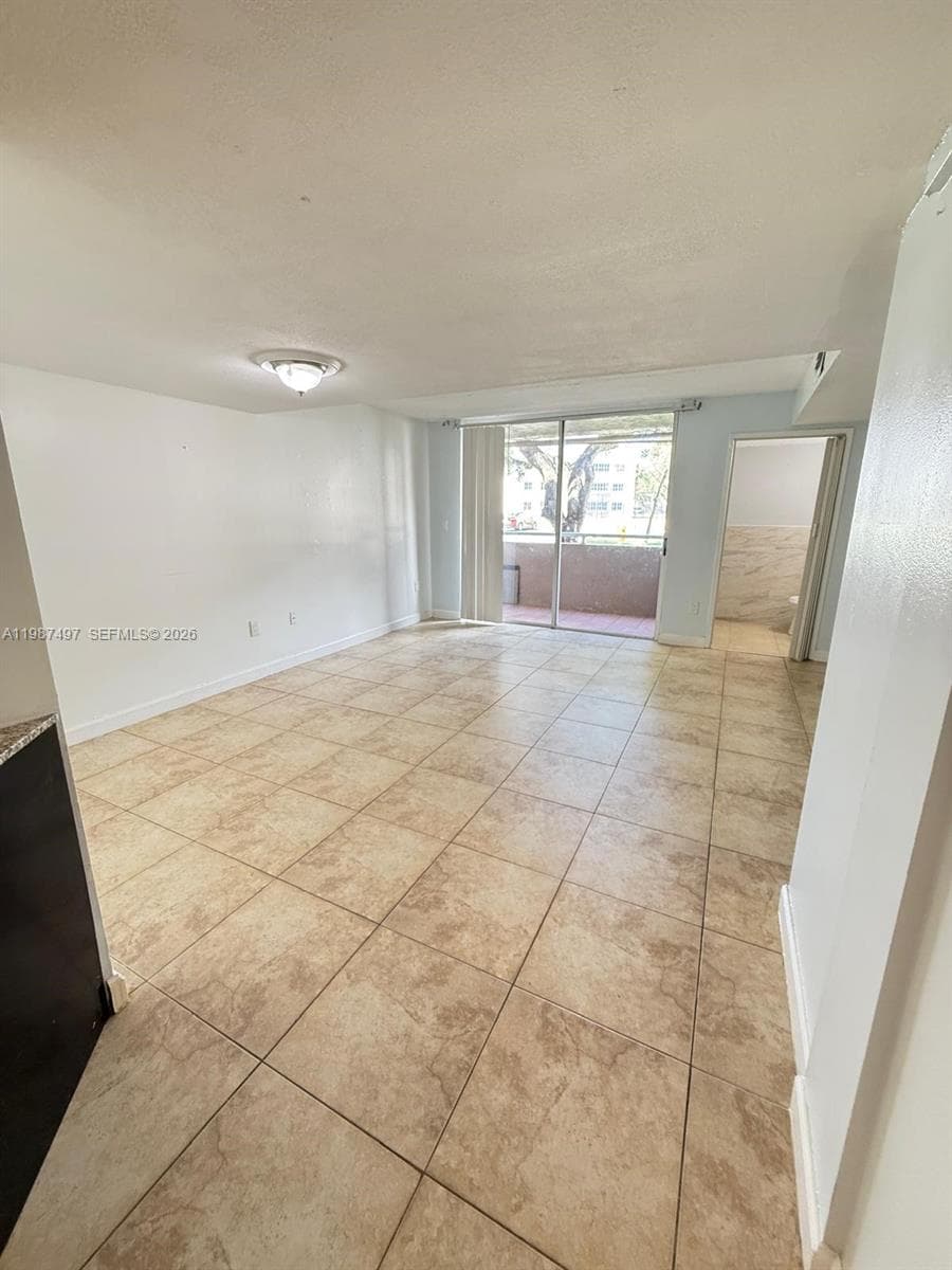 6045 NW 186th St # 115, Hialeah FL 33015 — 16