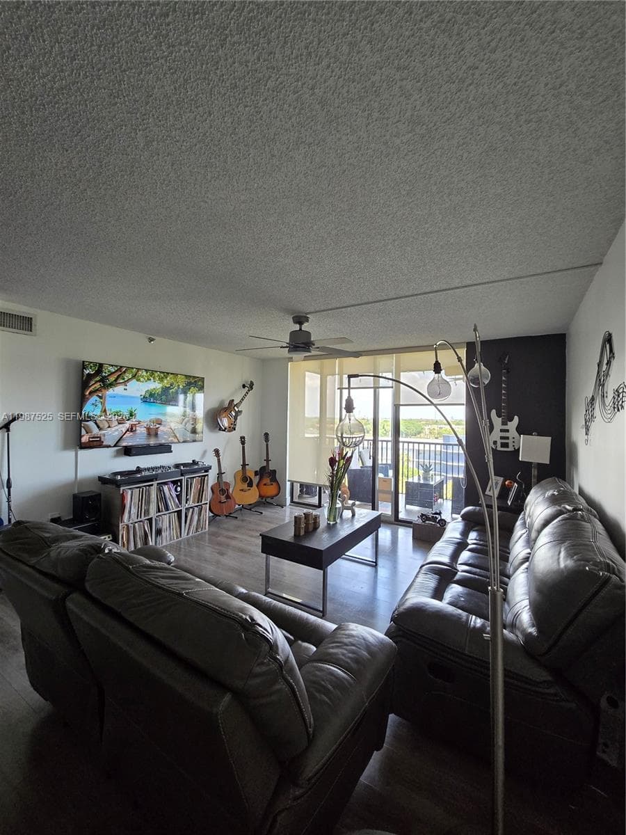 900 NE 195th St # 709, Miami FL 33179 — 5