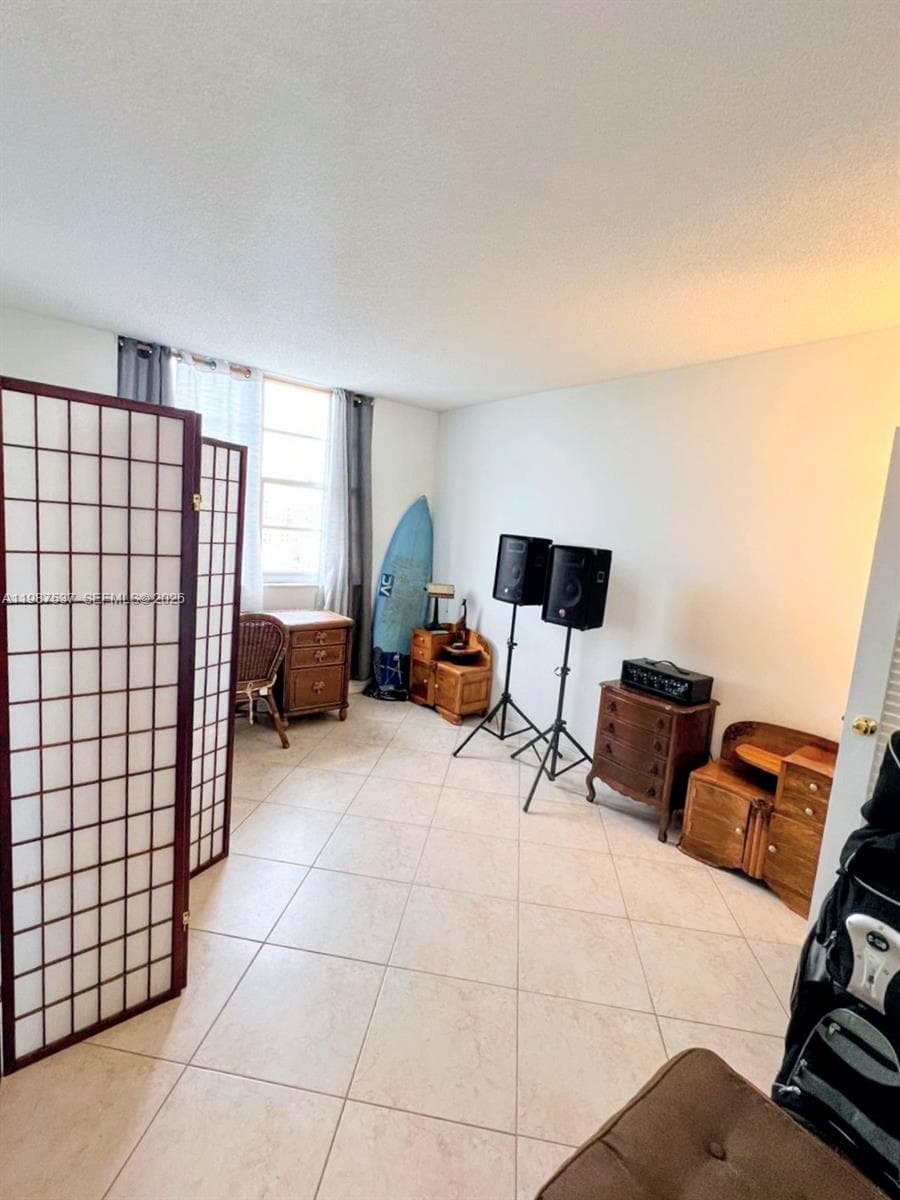 300 Bayview Dr # 915, Sunny Isles Beach FL 33160 — 22