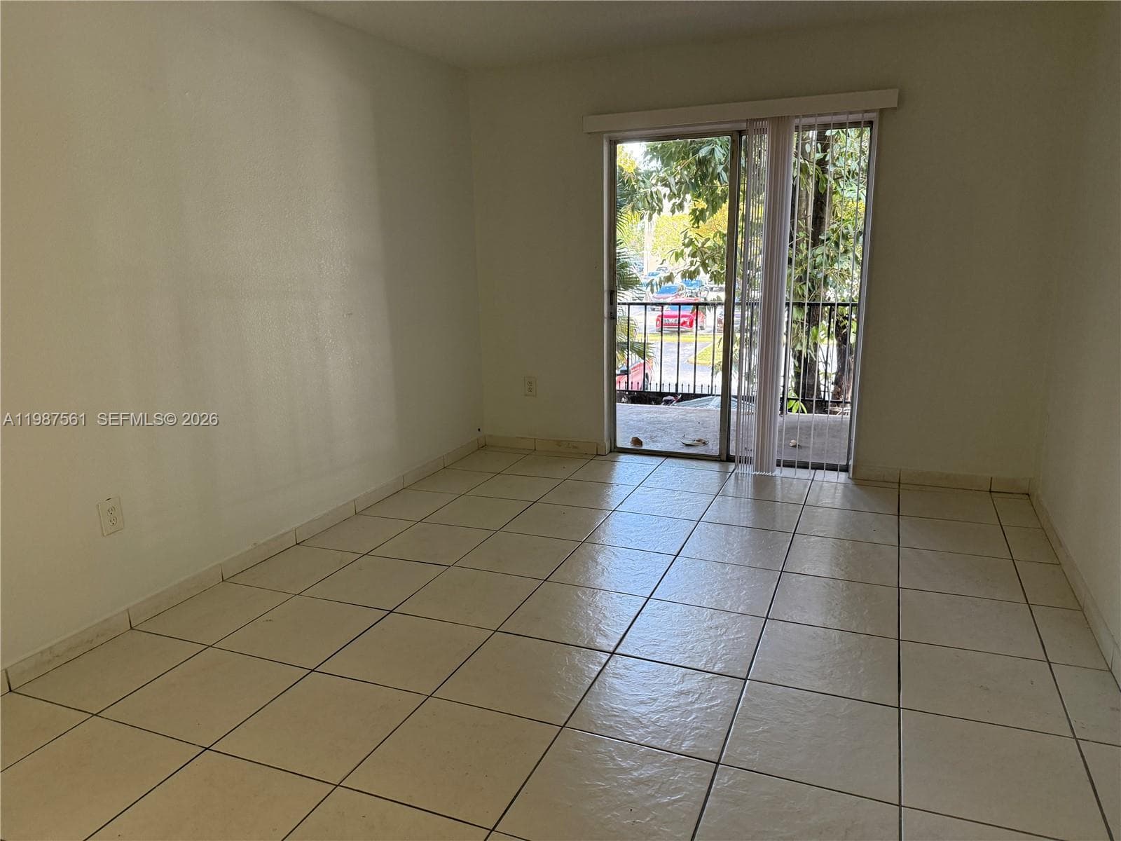 5755 W 20th Ave # 201, Hialeah FL 33012 — 6