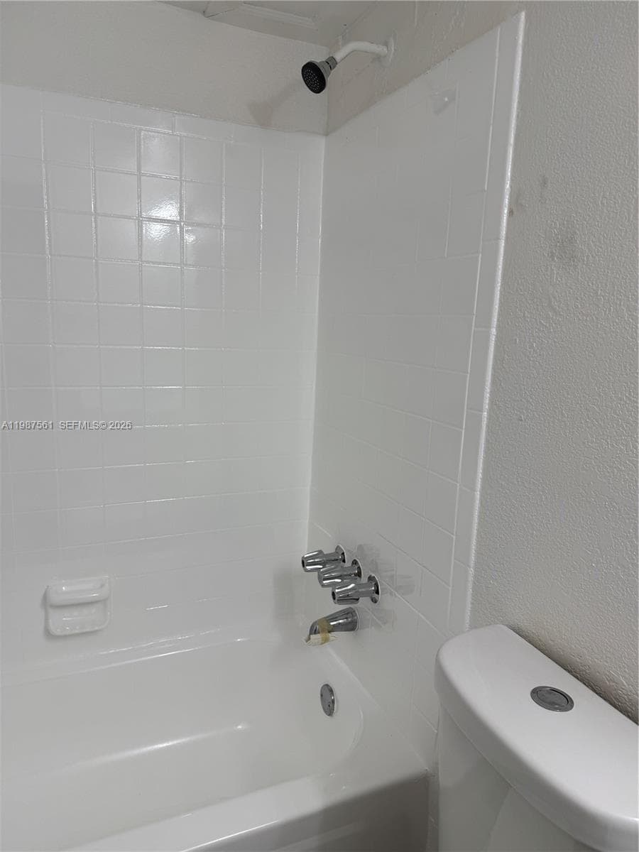 5755 W 20th Ave # 201, Hialeah FL 33012 — 10