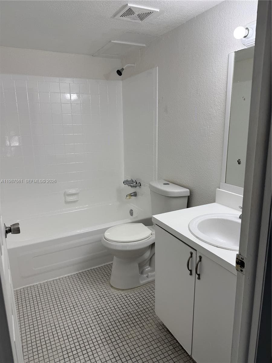 5755 W 20th Ave # 201, Hialeah FL 33012 — 11