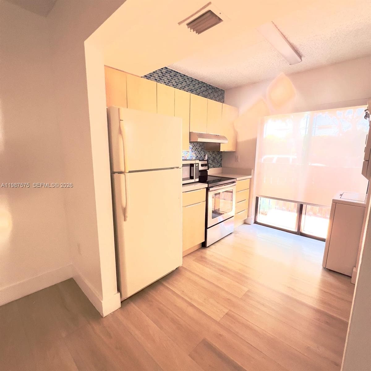 10550 NW 7th Ter # B7, Miami FL 33172 — 17