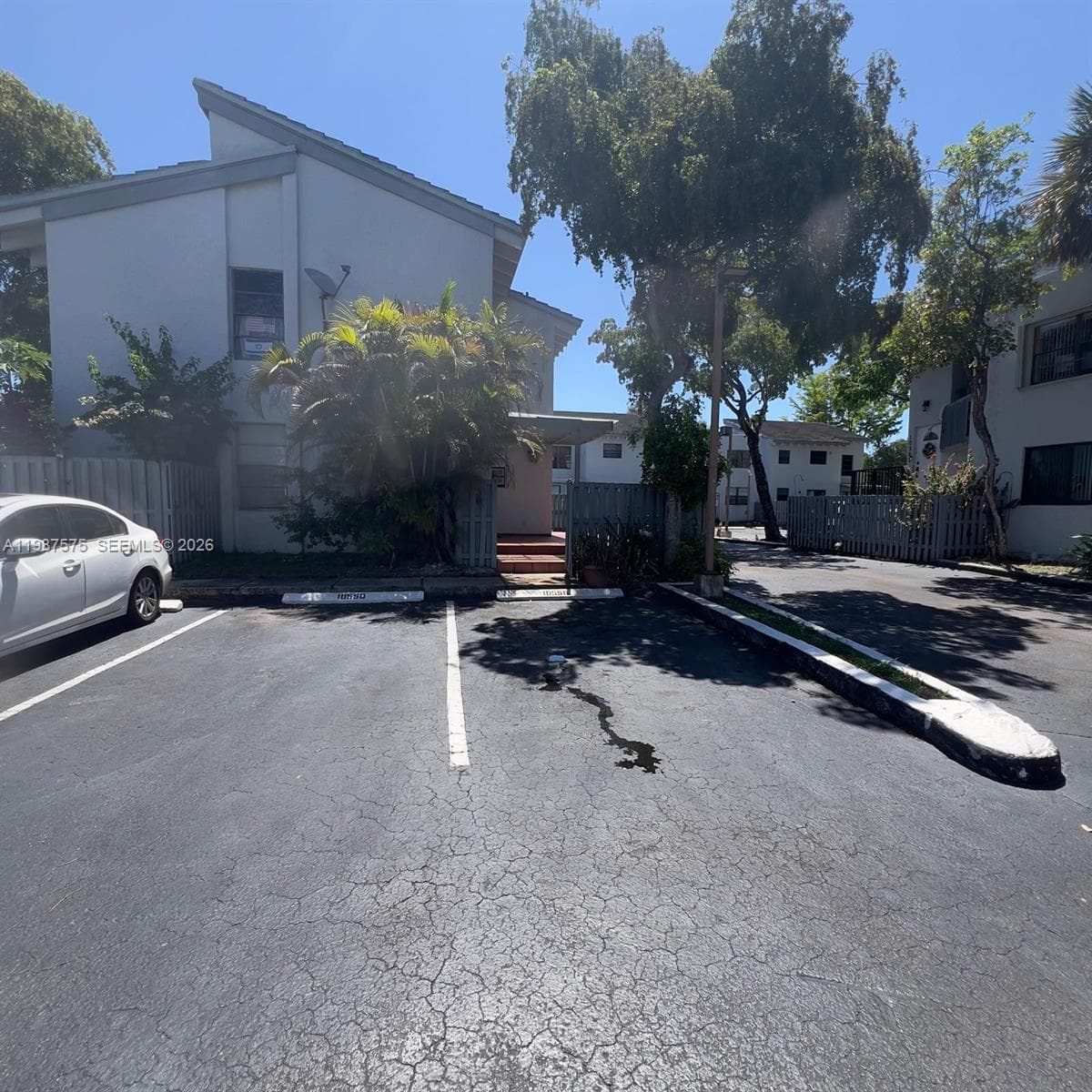 10550 NW 7th Ter # B7, Miami FL 33172 — 7