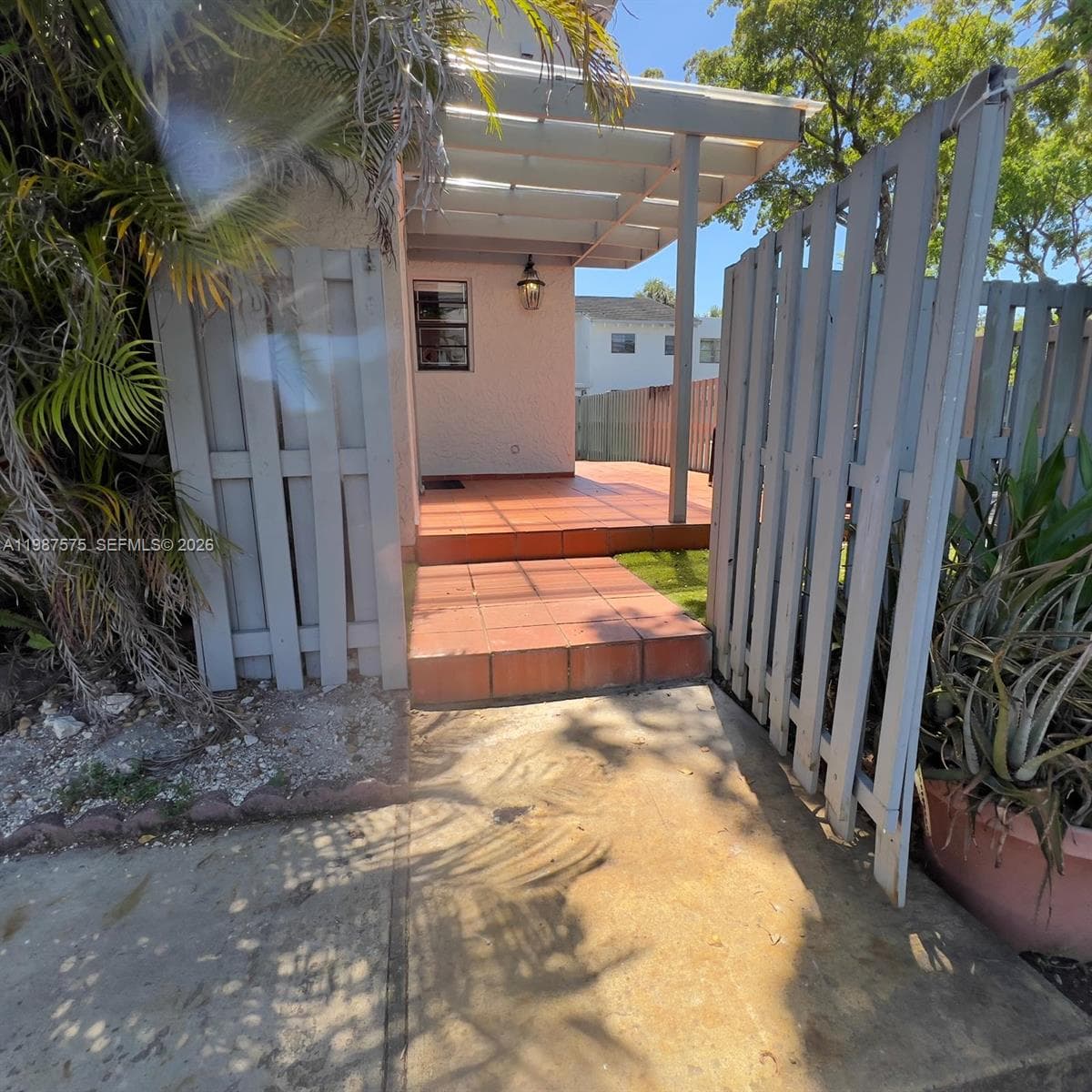 10550 NW 7th Ter # B7, Miami FL 33172 — 4