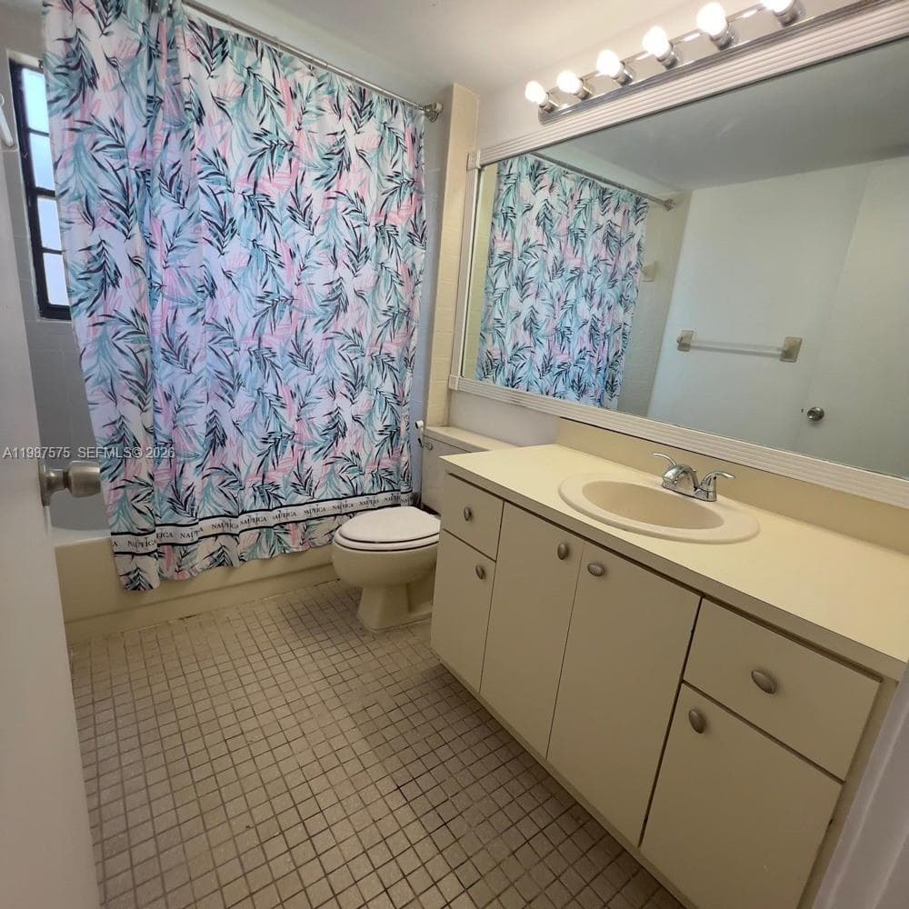 10550 NW 7th Ter # B7, Miami FL 33172 — 21