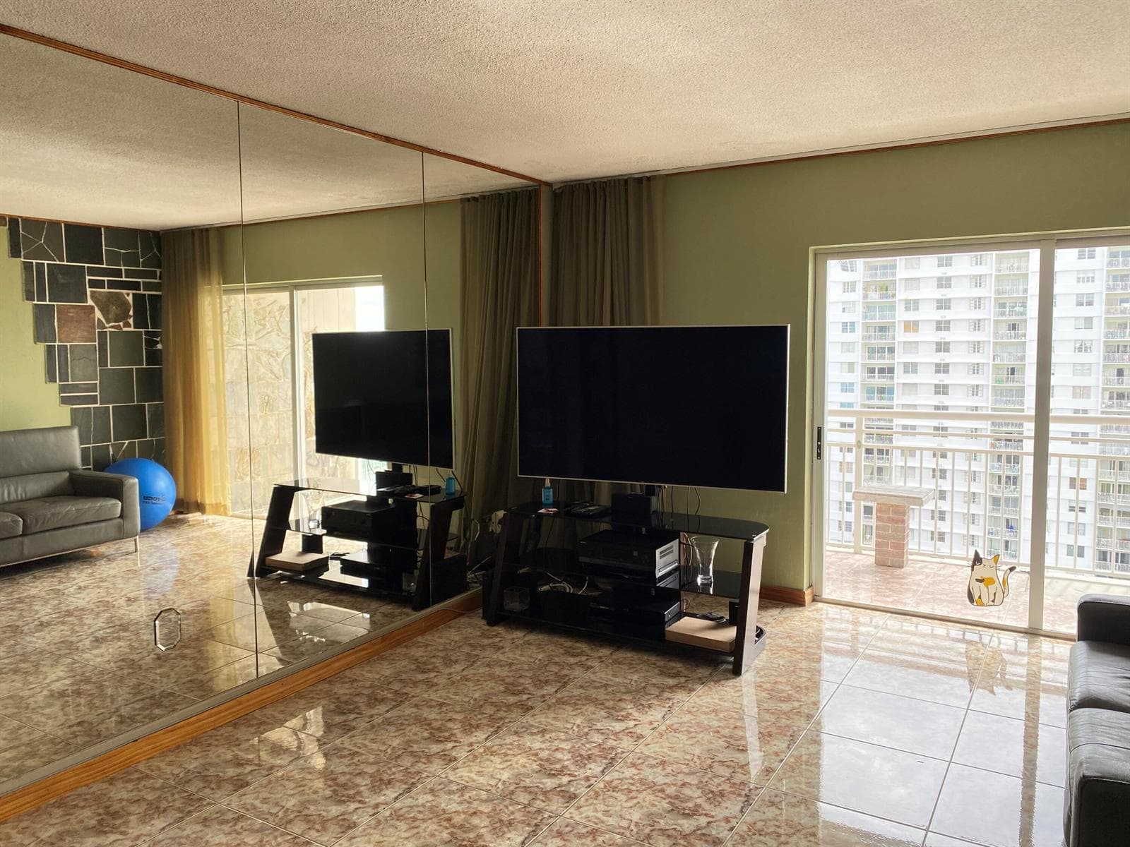 400 Kings Point Drive # 1423, Sunny Isles Beach FL 33160 — 2