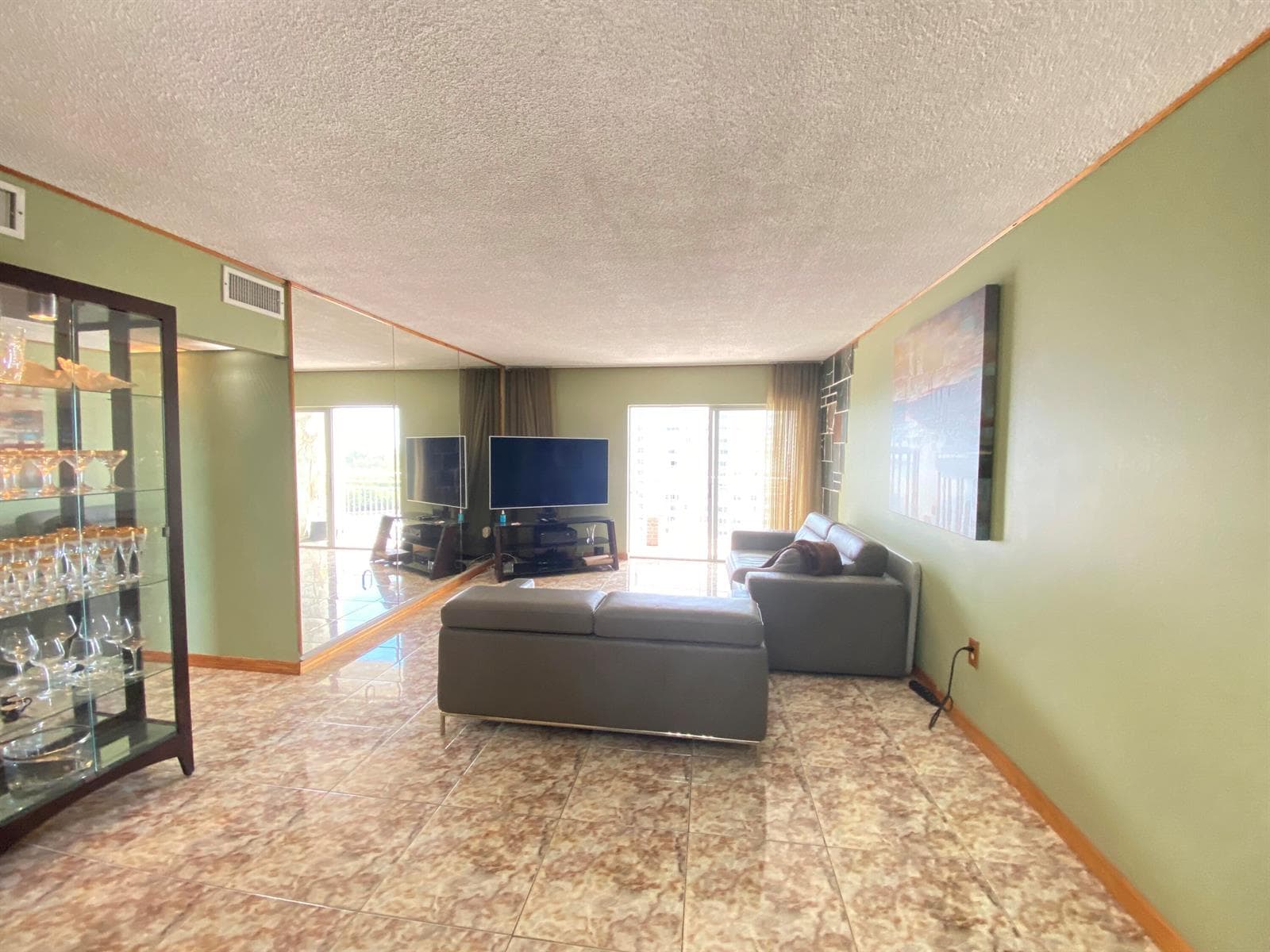 400 Kings Point Drive # 1423, Sunny Isles Beach FL 33160 — 1