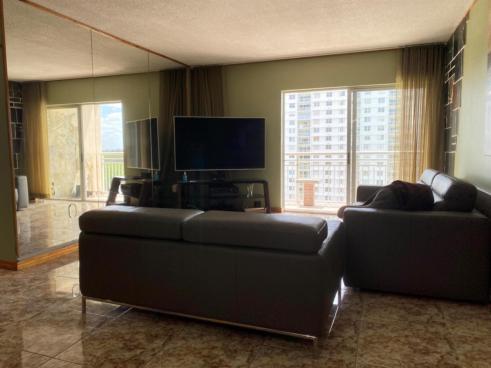 400 Kings Point Drive # 1423, Sunny Isles Beach FL 33160 — 30