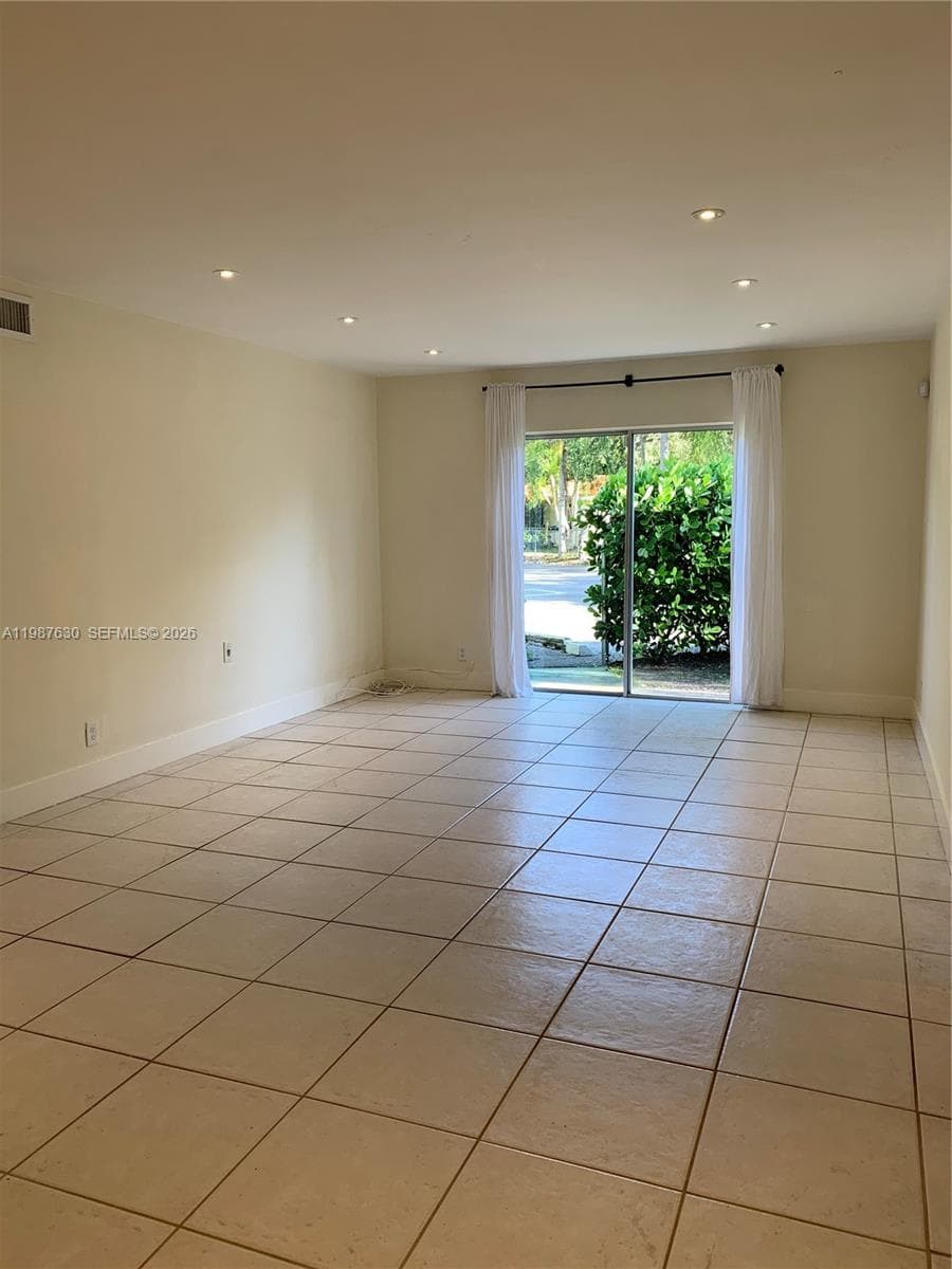 1200 Mariposa Ave # E104, Coral Gables FL 33146 — 17