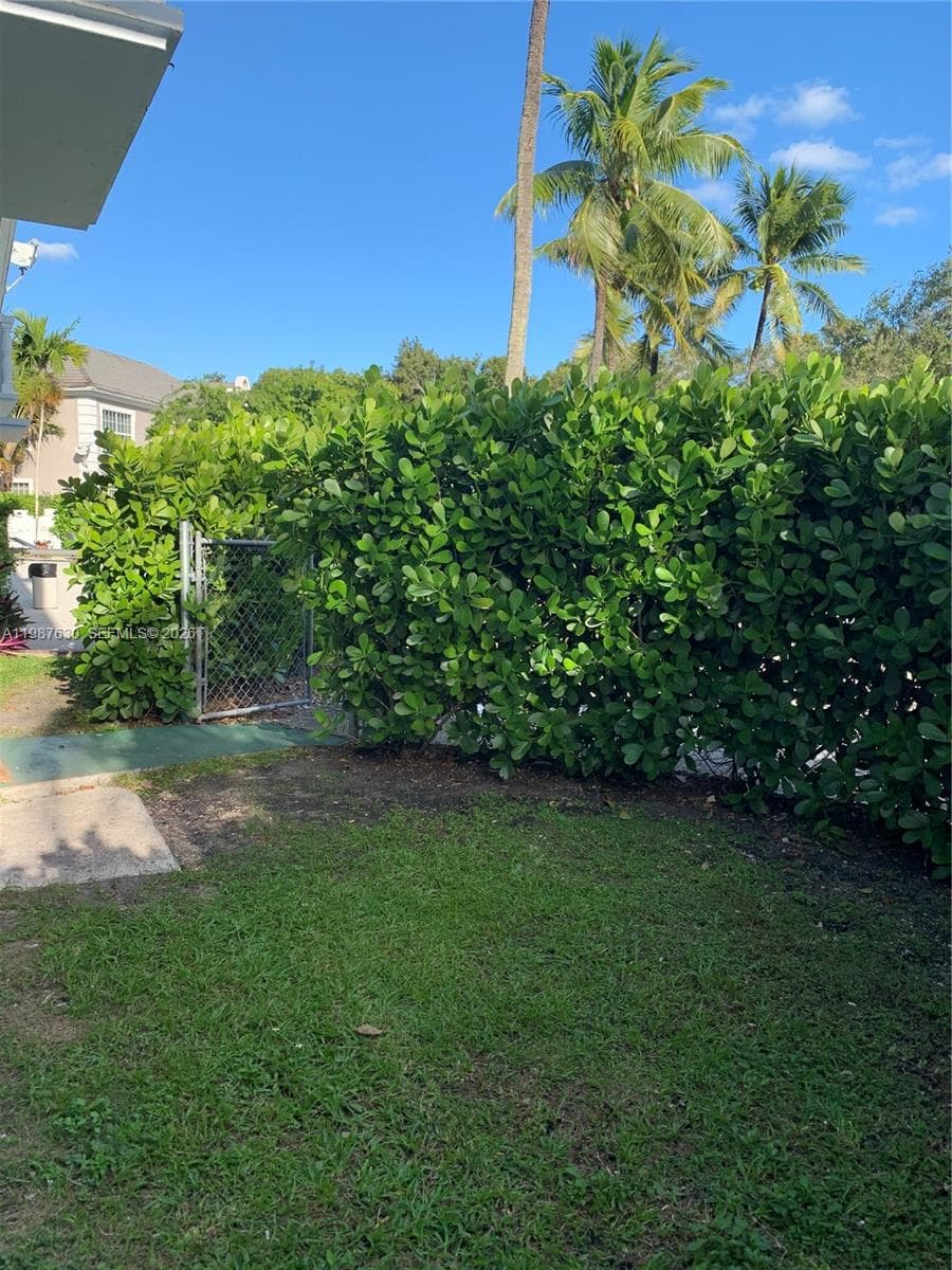 1200 Mariposa Ave # E104, Coral Gables FL 33146 — 22