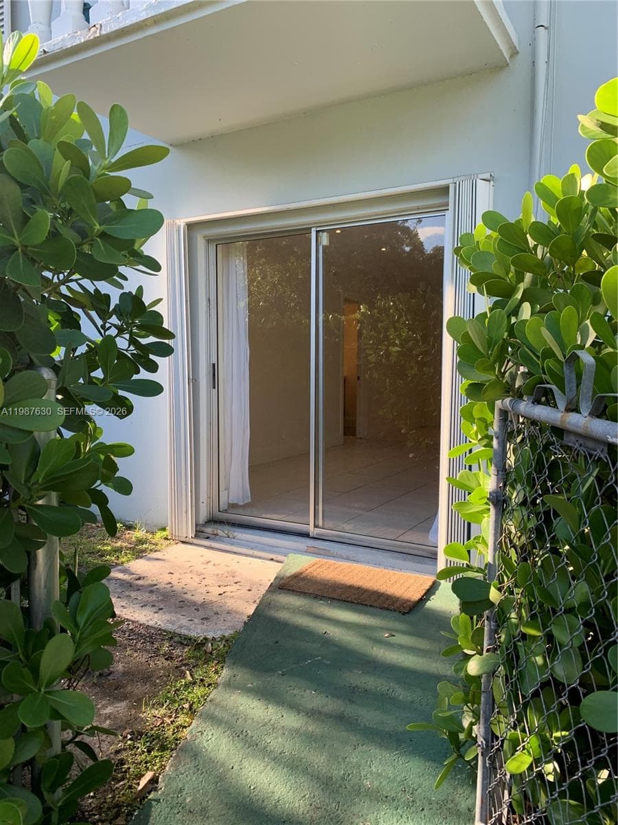 1200 Mariposa Ave # E104, Coral Gables FL 33146 — 3