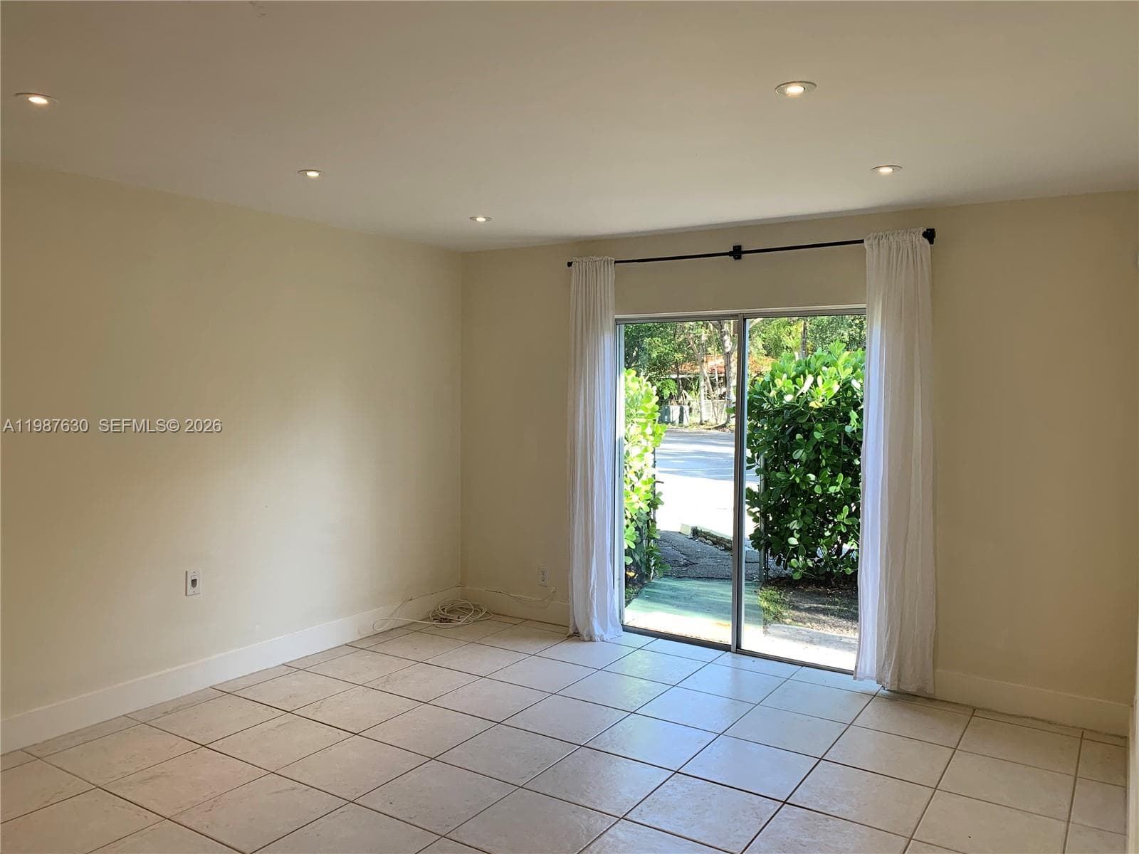 1200 Mariposa Ave # E104, Coral Gables FL 33146 — 5