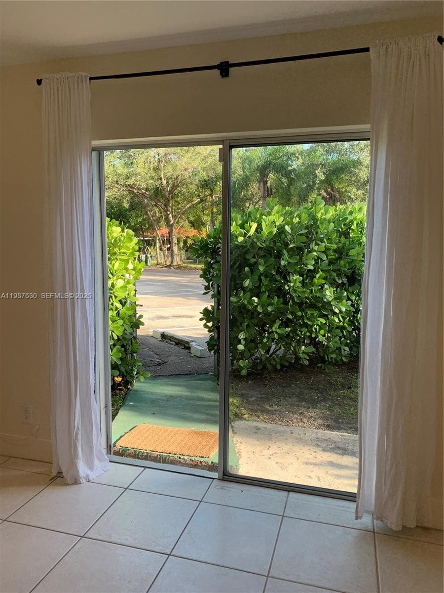 1200 Mariposa Ave # E104, Coral Gables FL 33146 — 20