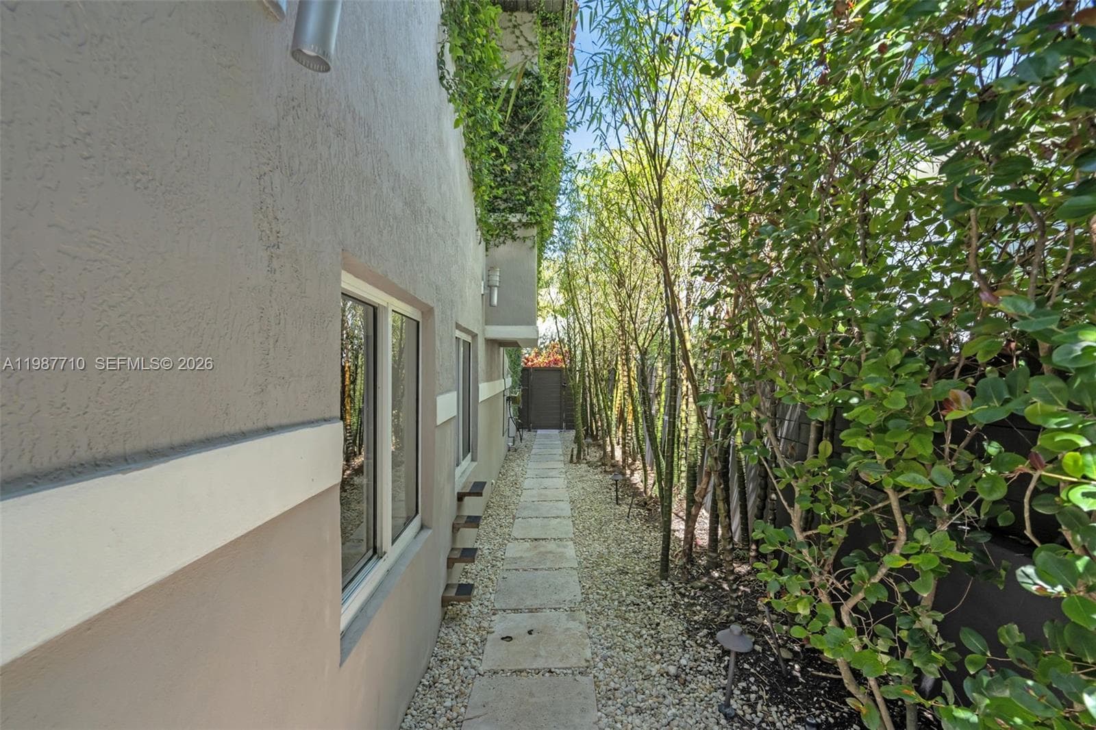 140 Hampton Ln, Key Biscayne FL 33149 — 39