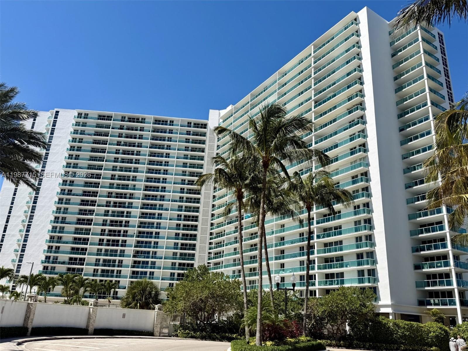 100 Bayview Dr # 528, Sunny Isles Beach FL 33160 — 1