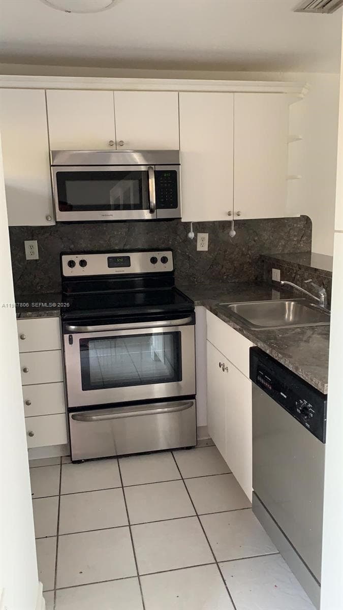 7905 NW 8 ST # 8A, Miami FL 33126 — 5