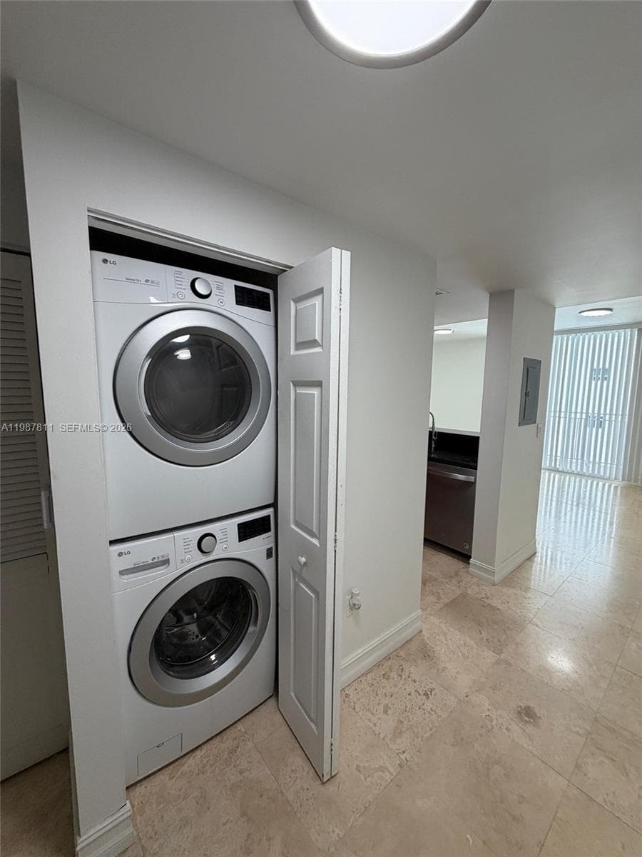 185 SE 14th Ter # 2701, Miami FL 33131 — 12