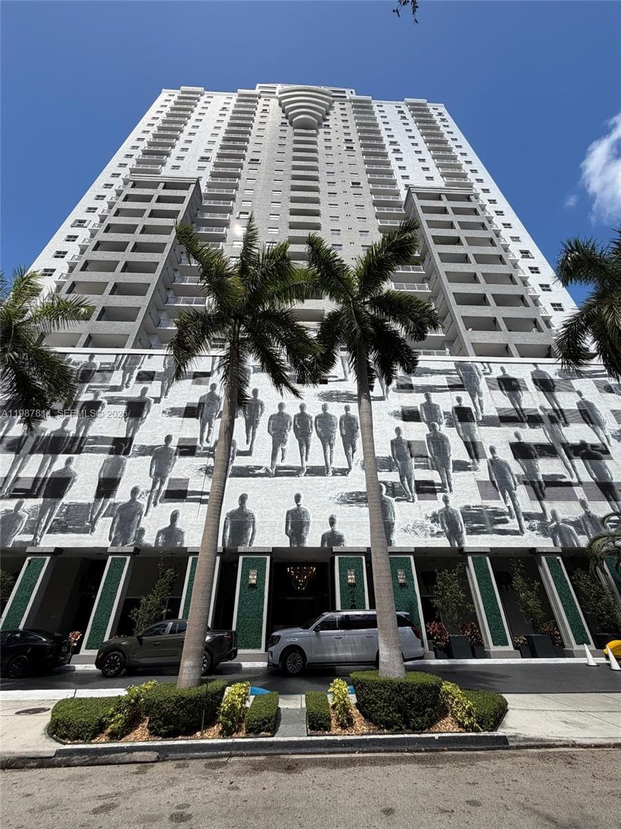 185 SE 14th Ter # 2701, Miami FL 33131 — 1