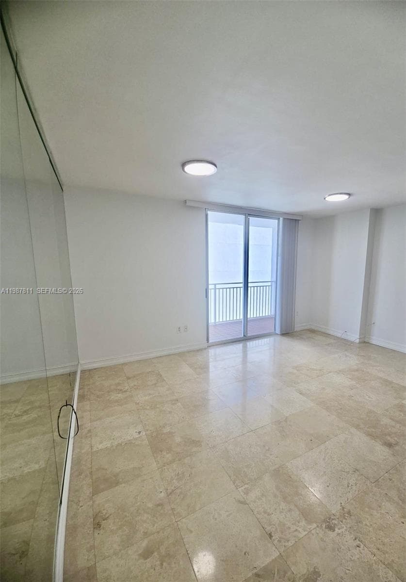 185 SE 14th Ter # 2701, Miami FL 33131 — 5