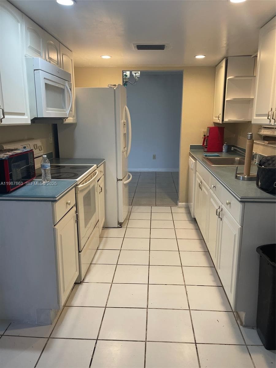 1419 Yellowthroat St, Homestead FL 33035 — 17