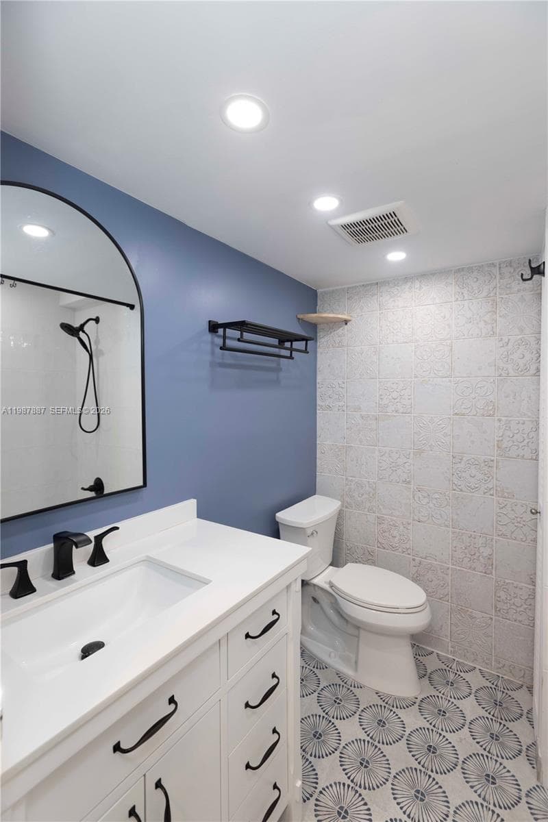 13499 Biscayne Blvd # 613, North Miami FL 33181 — 18