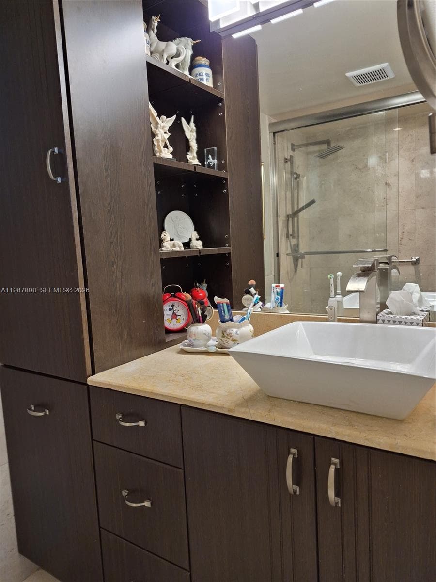2655 Collins Ave # 1910, Miami Beach FL 33140 — 34