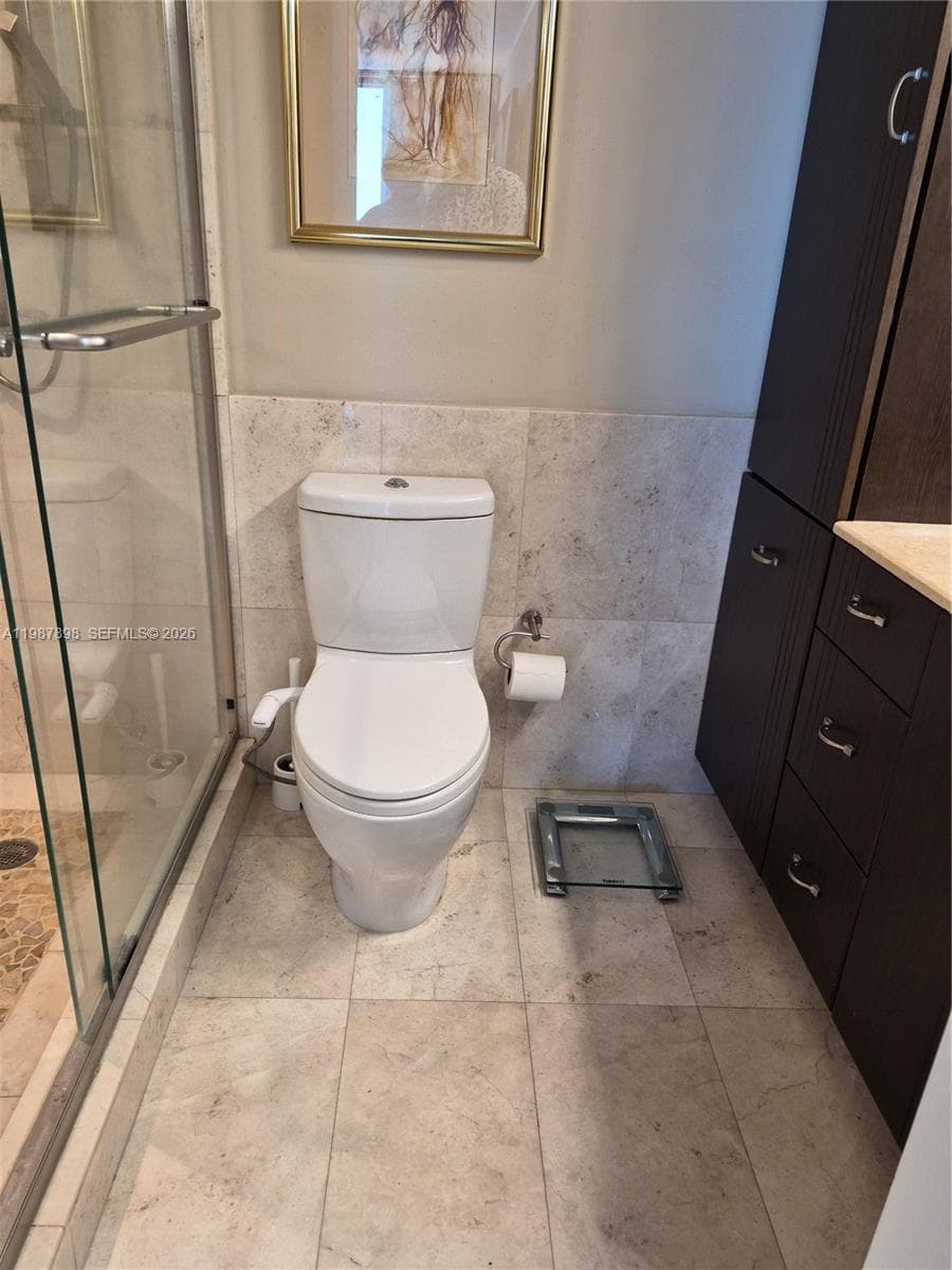 2655 Collins Ave # 1910, Miami Beach FL 33140 — 33