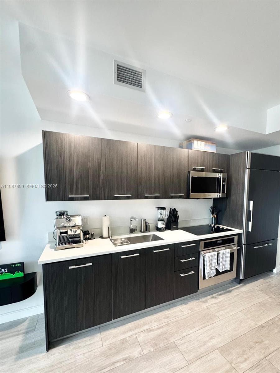 45 SW 9th St # 2009, Miami FL 33130 — 7