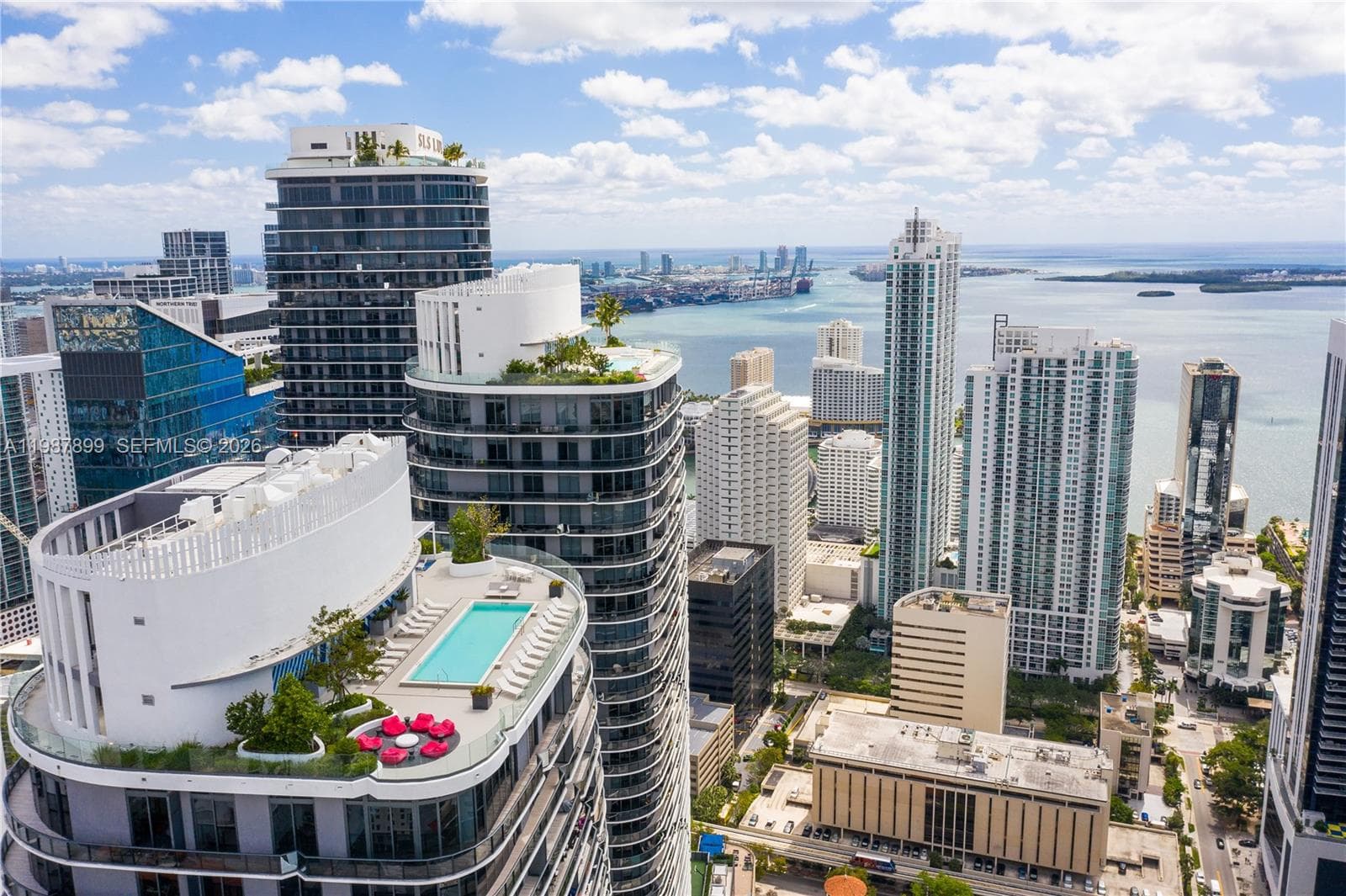 45 SW 9th St # 2009, Miami FL 33130 — 25