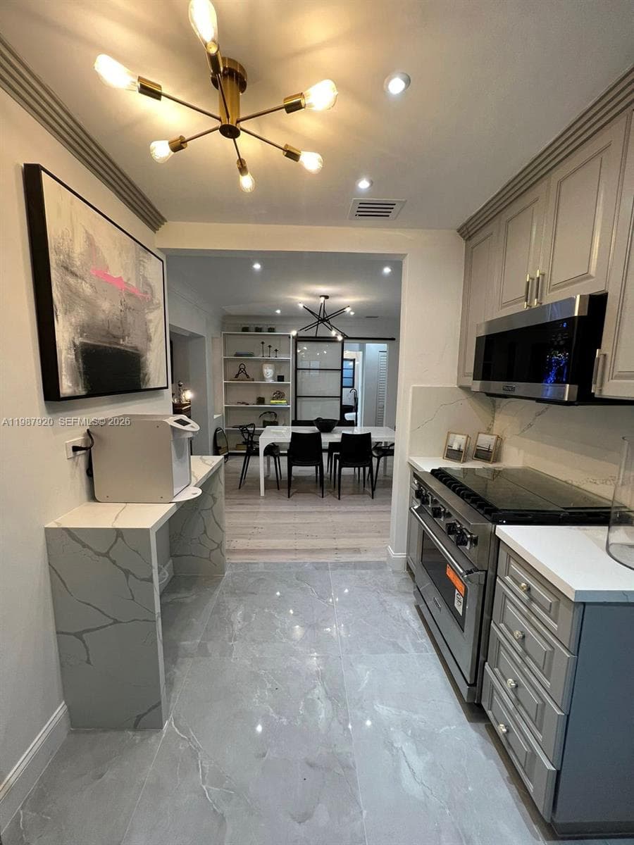 5173 Alton Rd, Miami Beach FL 33140 — 17