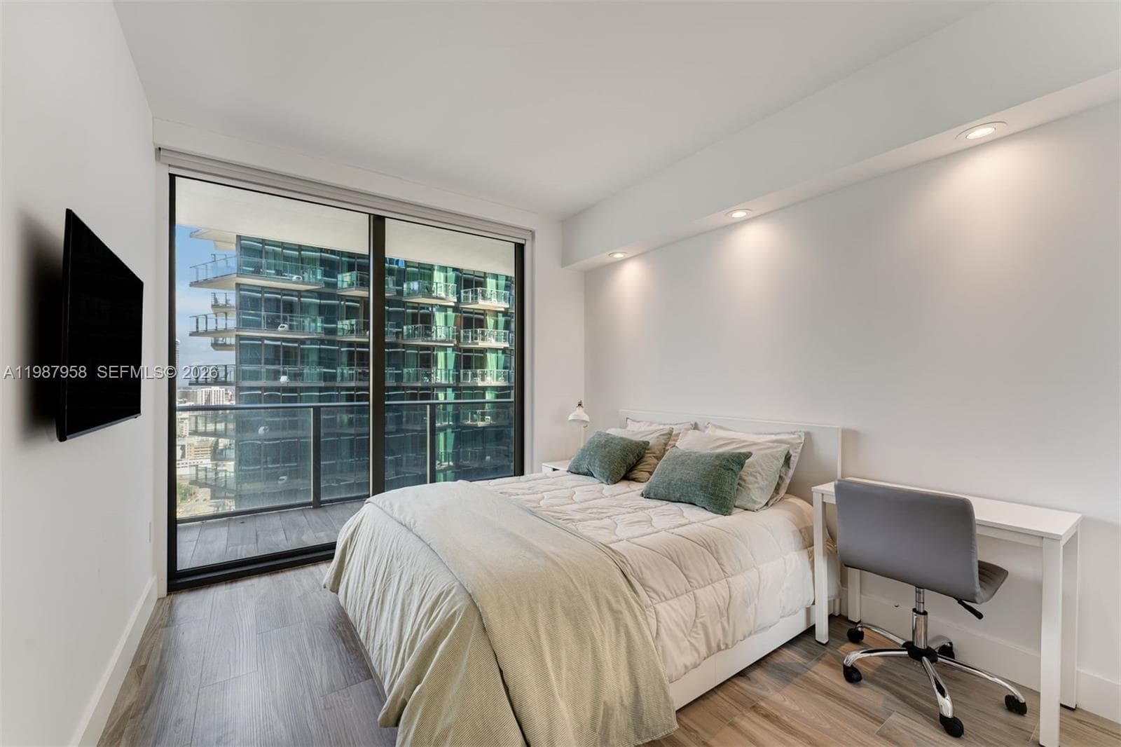 801 S Miami Ave # 3509, Miami FL 33130 — 21