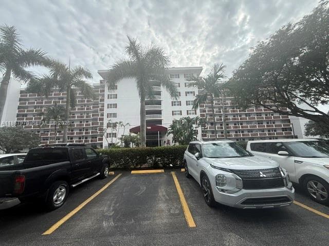 3660 NE 166th St # 415, North Miami Beach FL 33160 — 32