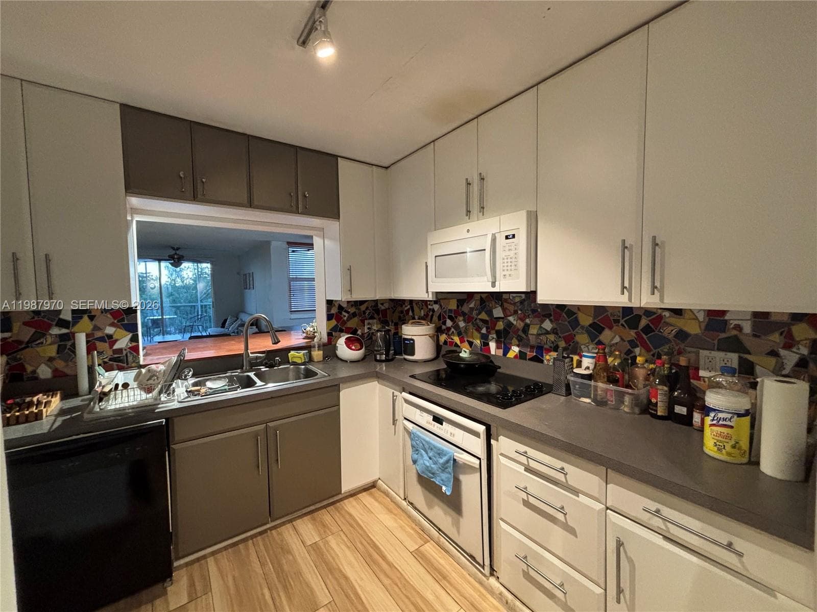 3660 NE 166th St # 415, North Miami Beach FL 33160 — 11