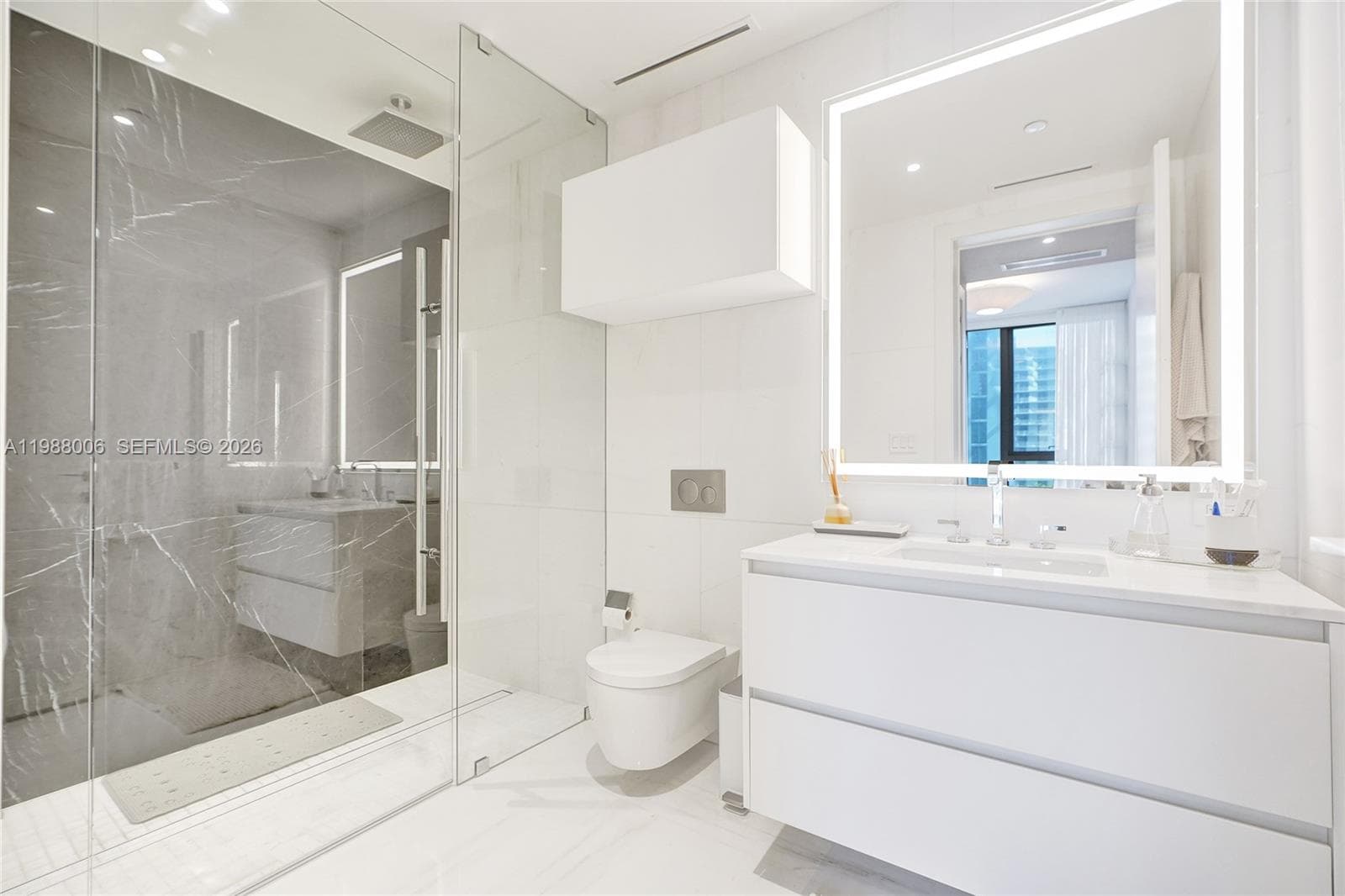 300 Biscayne Boulevard Way # 1808W, Miami FL 33131 — 33