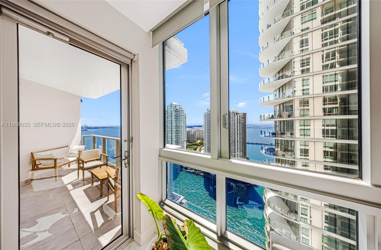 300 S Biscayne Blvd # 2806, Miami FL 33131 — 2
